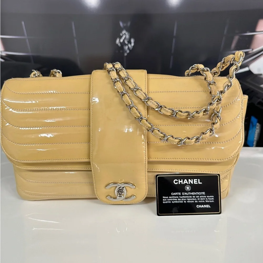 Chanel - Picture 6 of 8